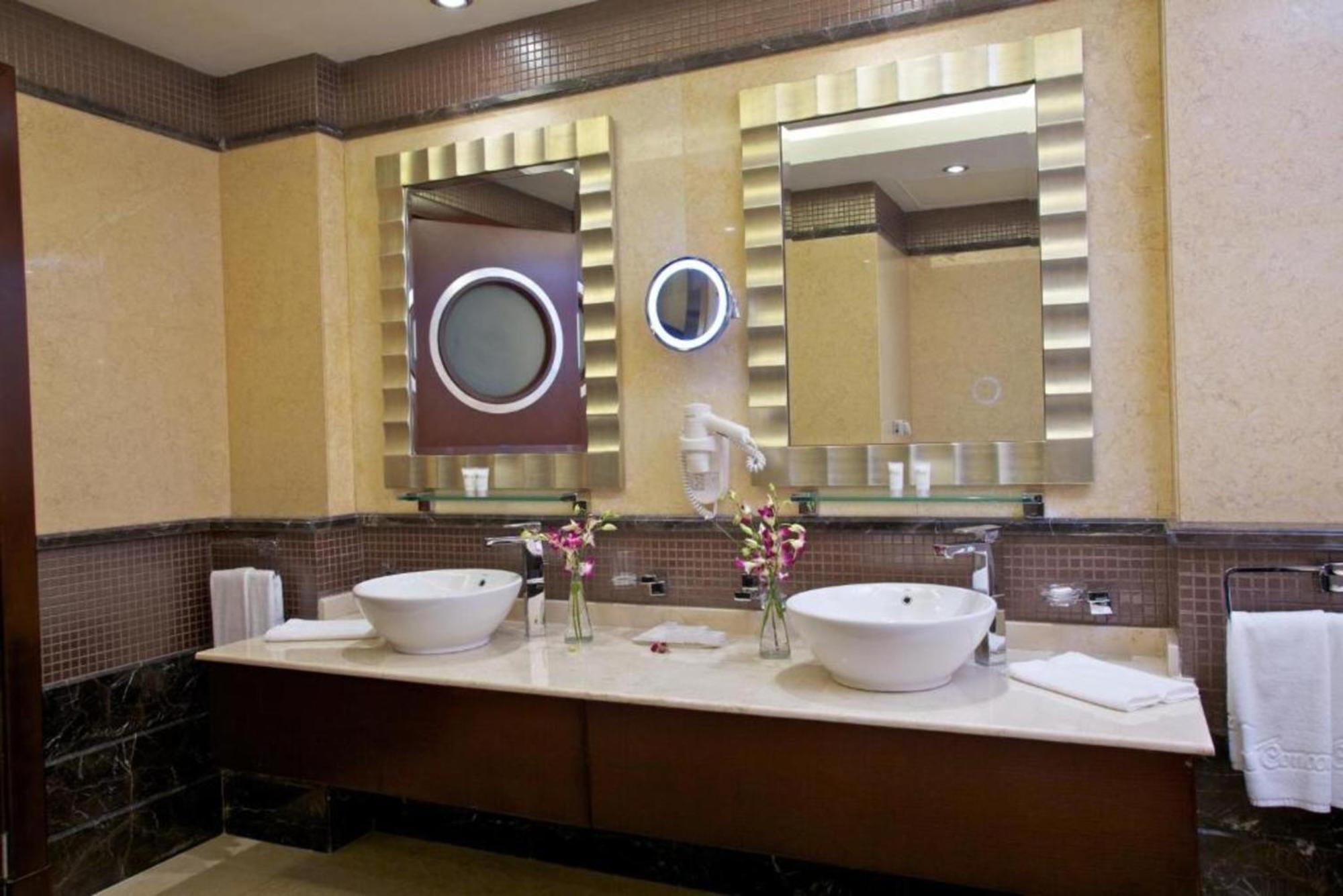 Dancenter Luxe Corniche Hotel Formerly Concorde Hotel Fujairah Exterior photo
